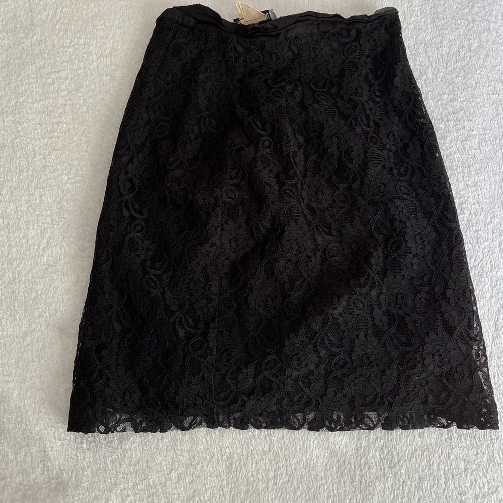 Elegant thrifted women’s Black Lace midi Skirt